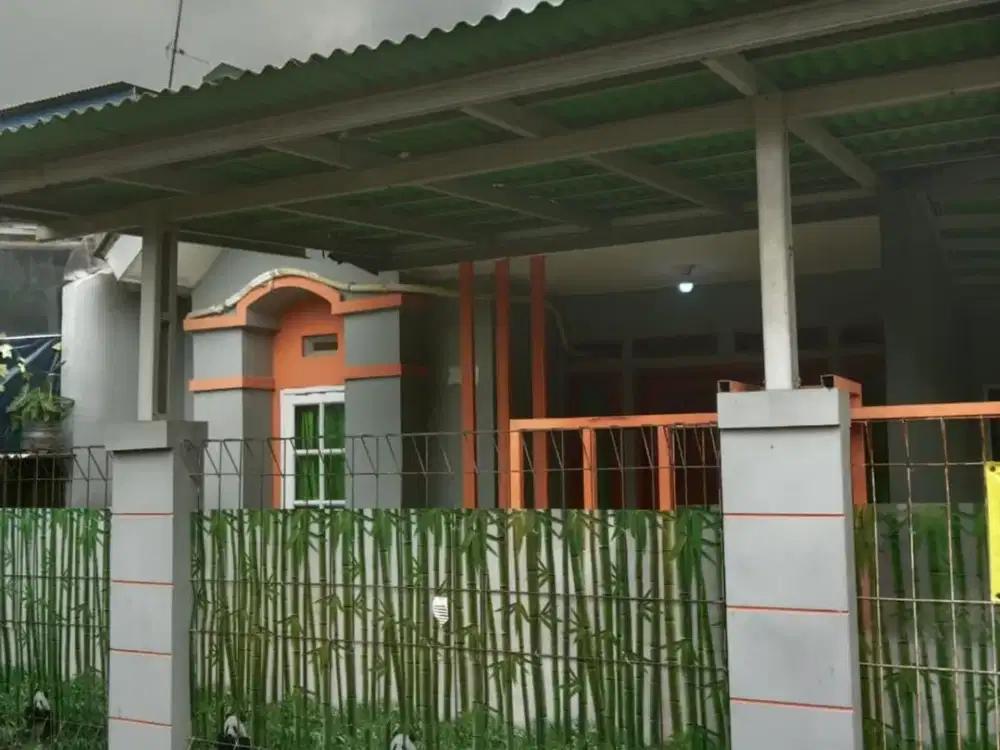 Jual Rumah LT 96 Strategis Dekat Stasiun Cikarang Hadap Timur J-27540