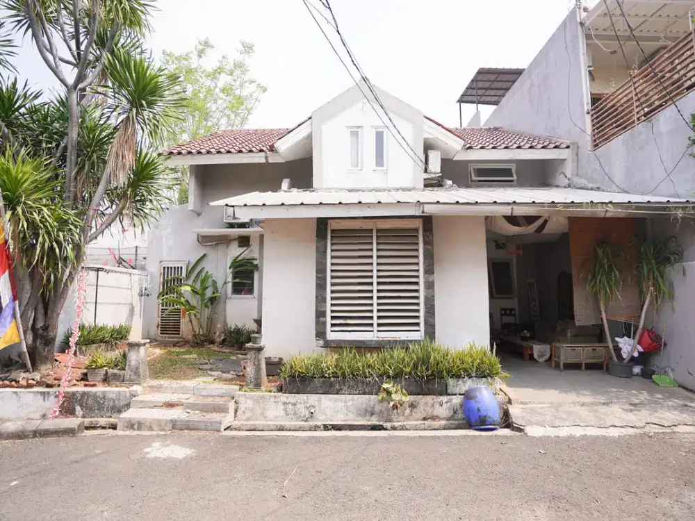 Rumah SHM Hadap Utara Dekat RS Mitra Keluarga LT 107 Siap Huni J-10942