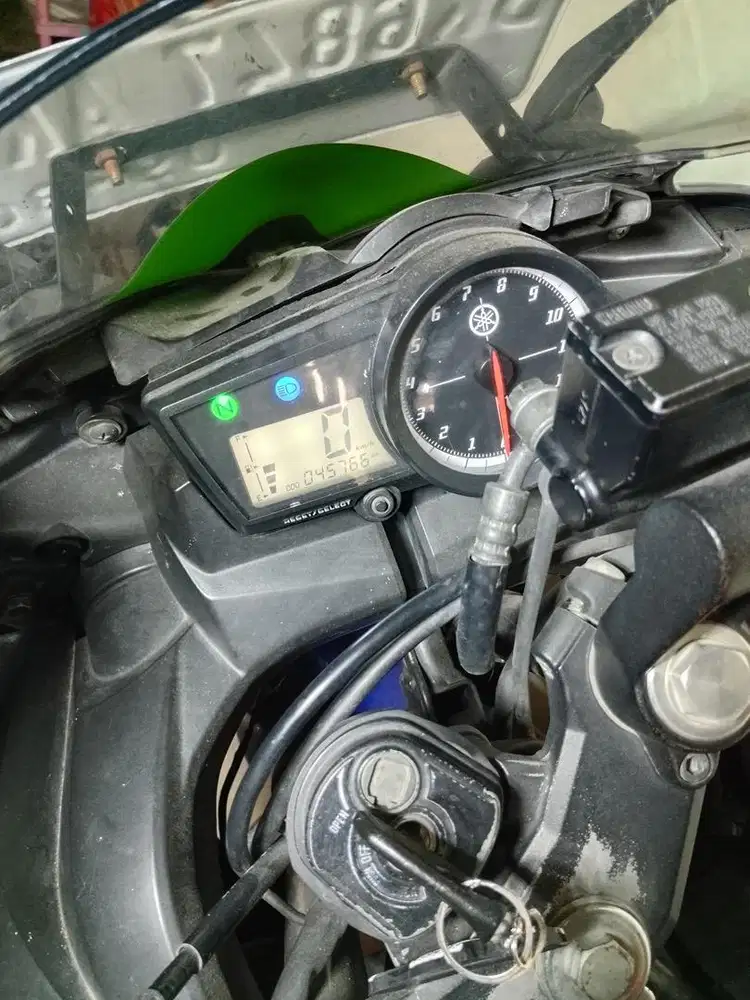 Di jual motor r15 lengkap