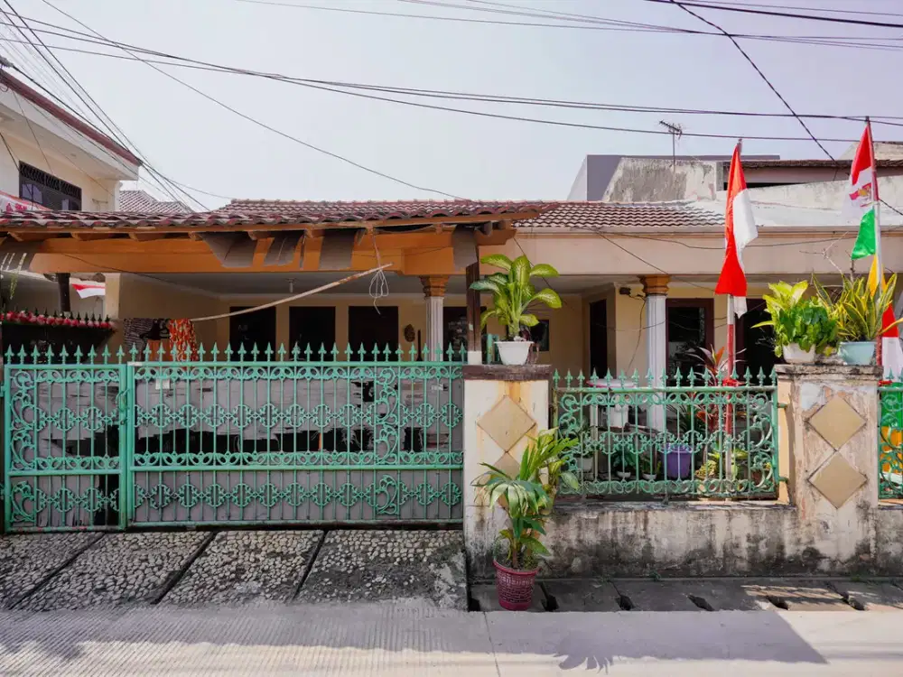Rumah LT 121 Terawat Drkat Stasiun Klender Baru Hadap Utara J-22770
