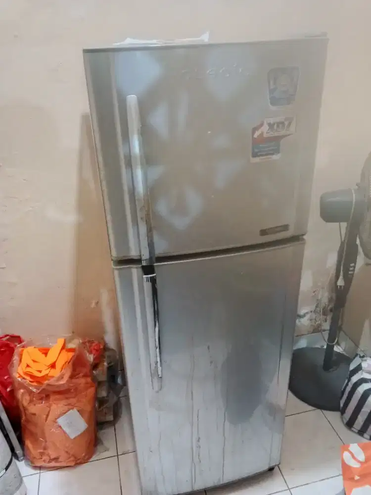 Kulkas Toshiba Gracia 2 pintu