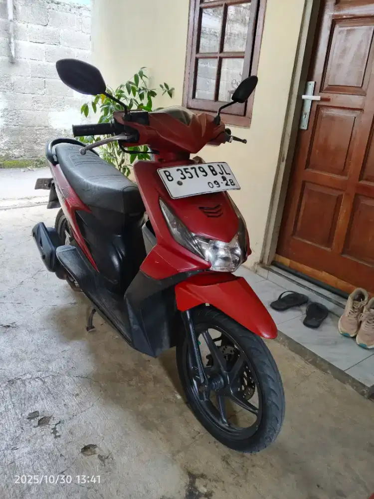 Beat 2011 merah orisinil jual murah cepat