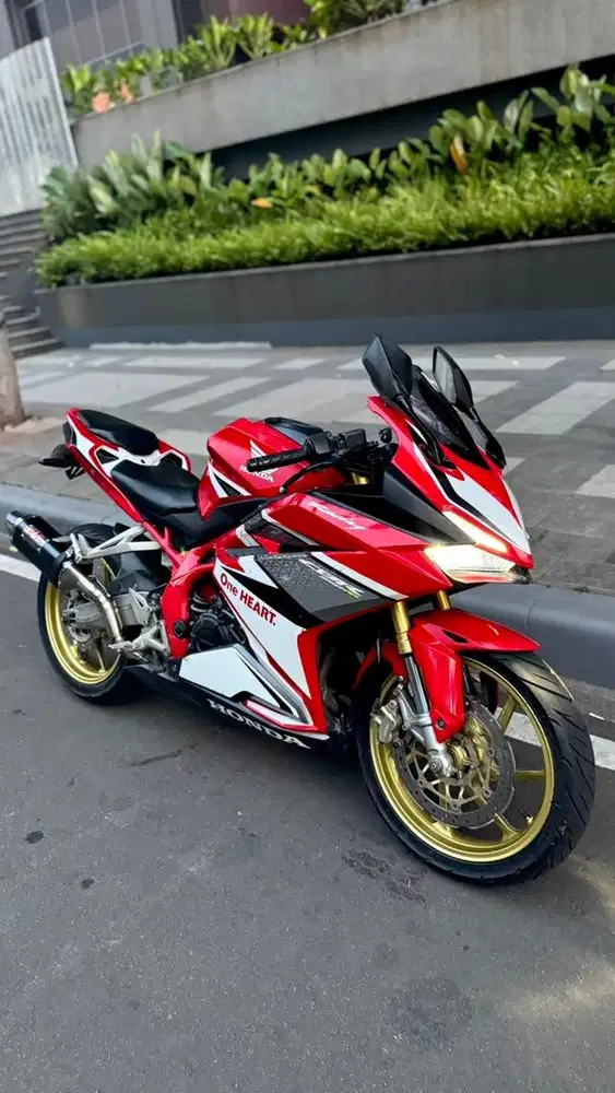 Honda CBR 250RR Lengkap Pajak Hidup!