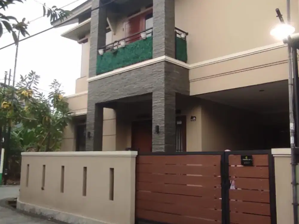 Rumah 2 Lantai Akses Selangkah ke Tol Jatiwarna 2 Siap Huni J-27507