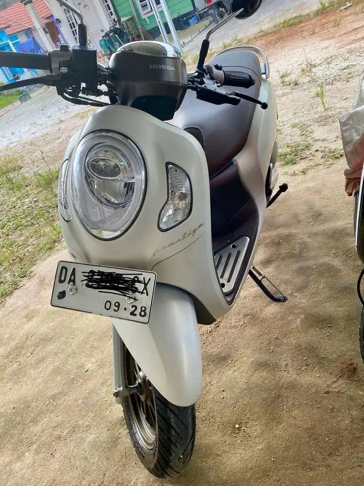 Di Jual Honda Scopy prestige Putih 2923 seperti baru