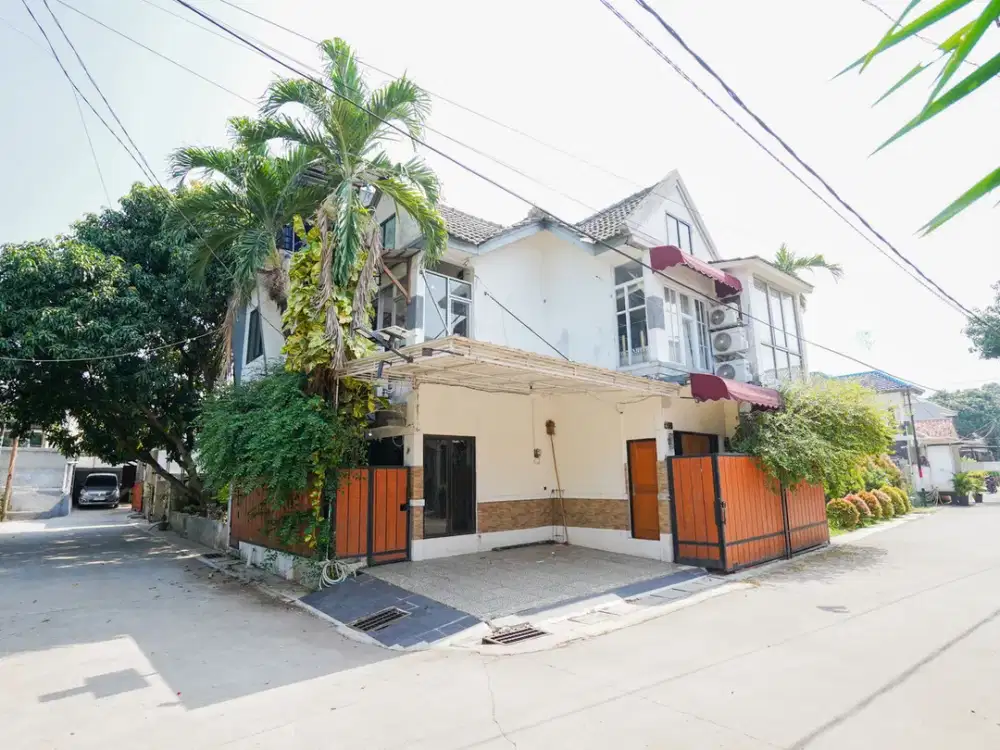 Rumah Hook Asri di Cibubur Dekat Mall dan Pintu Tol Siap Huni J-25538