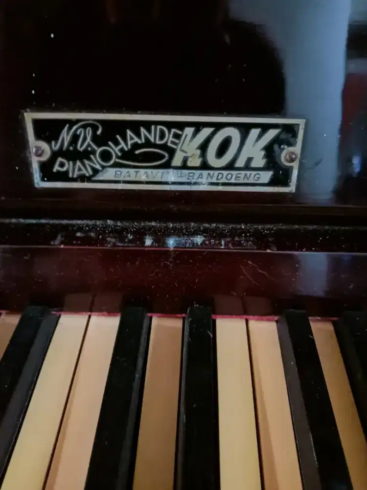 Piano Antik Kayu Jati
