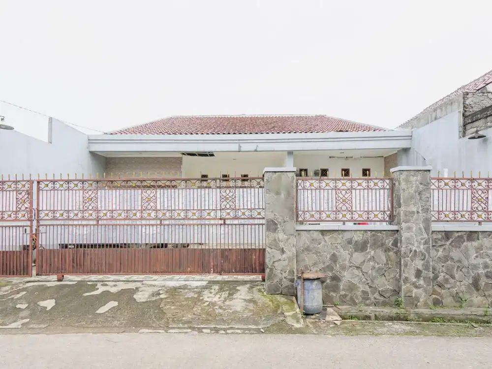 Jual Rumah Tanah Luas 15 Menit ke Grand Galaxy Park Siap Huni J-31810