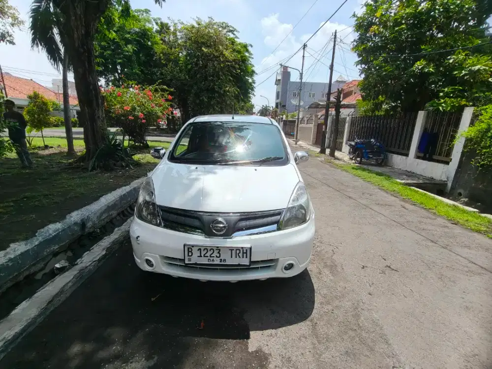 Nissan grand Livina 2013