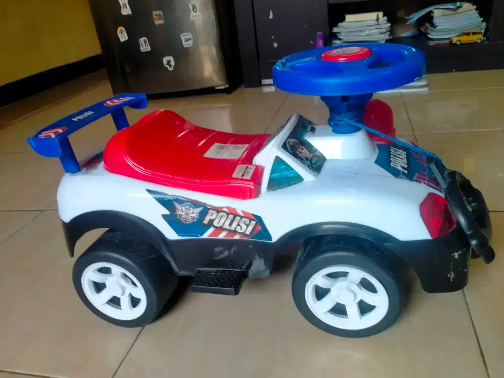 Mainan anak laki laki . Mobil polisi