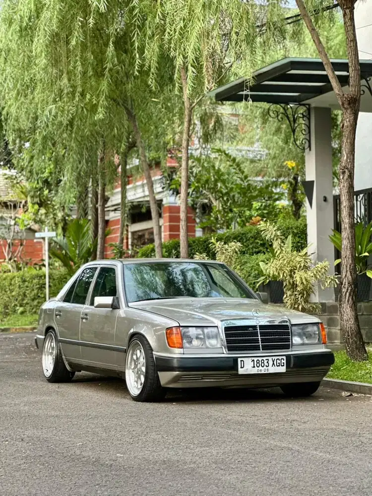 Mercedes-Benz E300 1988 Bensin