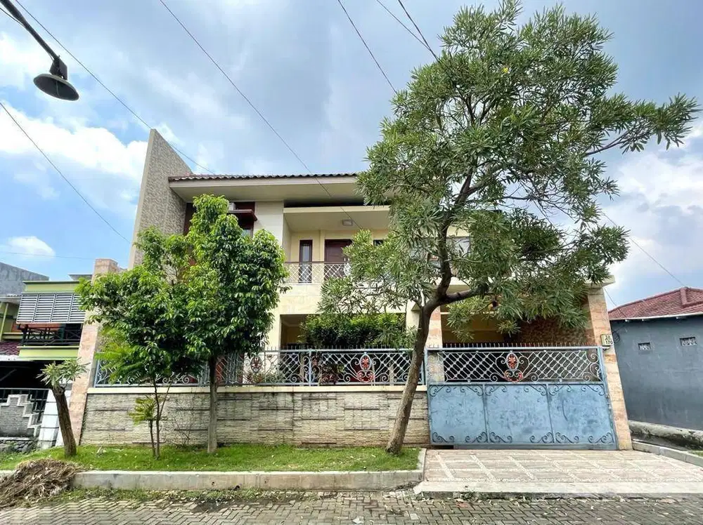 CUMA 1Man! RUMAH TROPICAL ALA VILLA DI SIDOSERMO PDK, ADA KOLAM RENANG