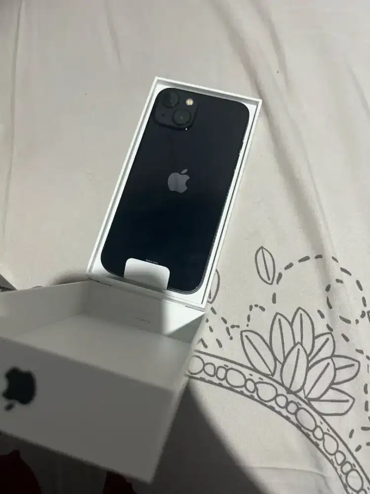 Iphone 13, 128gb  ibox
 garansi resmi indonesia