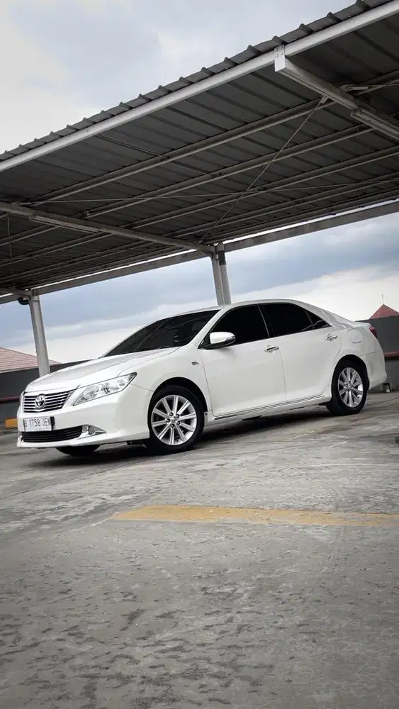 Srvc Record Toyota Camry V 2.5 XV50 2012 Putih Hrg Cash!