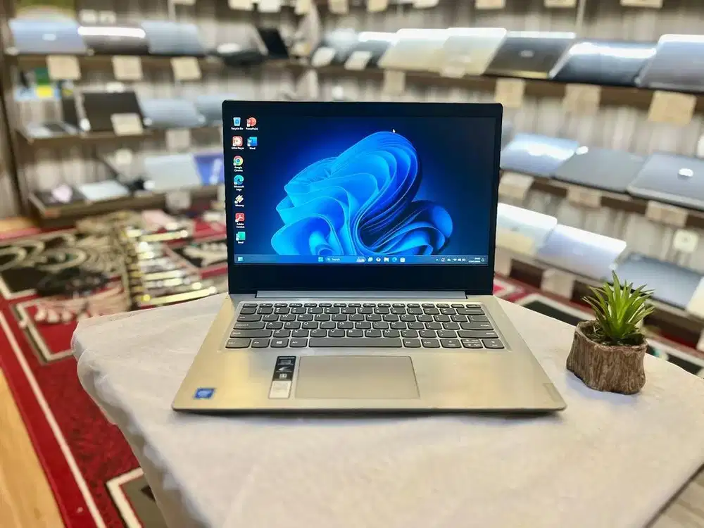 Laptop Lenovo Ideapad S145 (second). 2 jutaan normal dan bergaransi