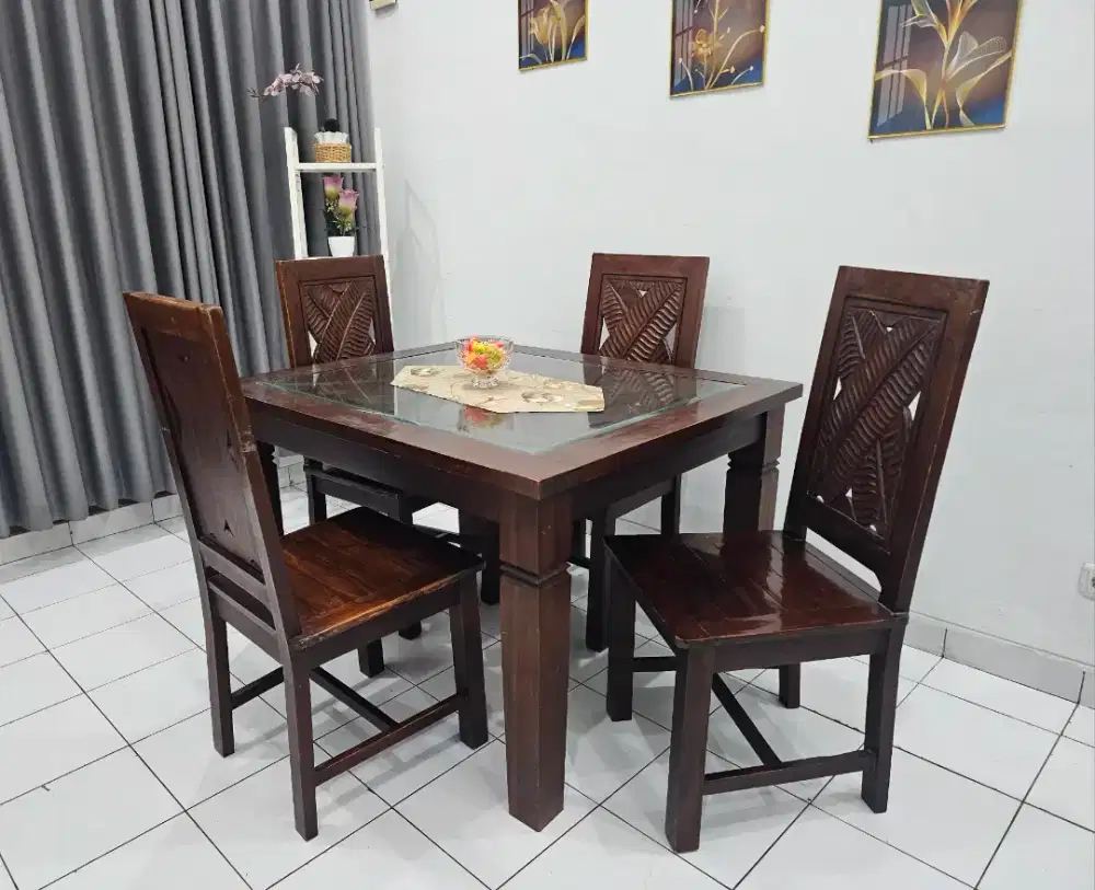 Meja makan kursi 4
