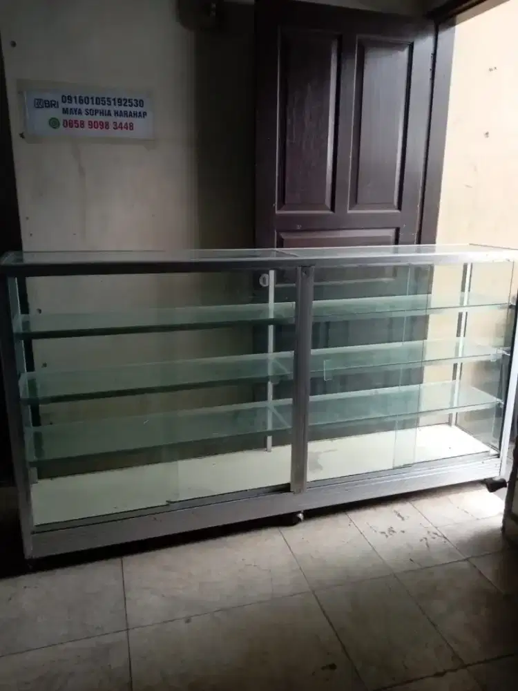 Etalase bekas UK 2 meter