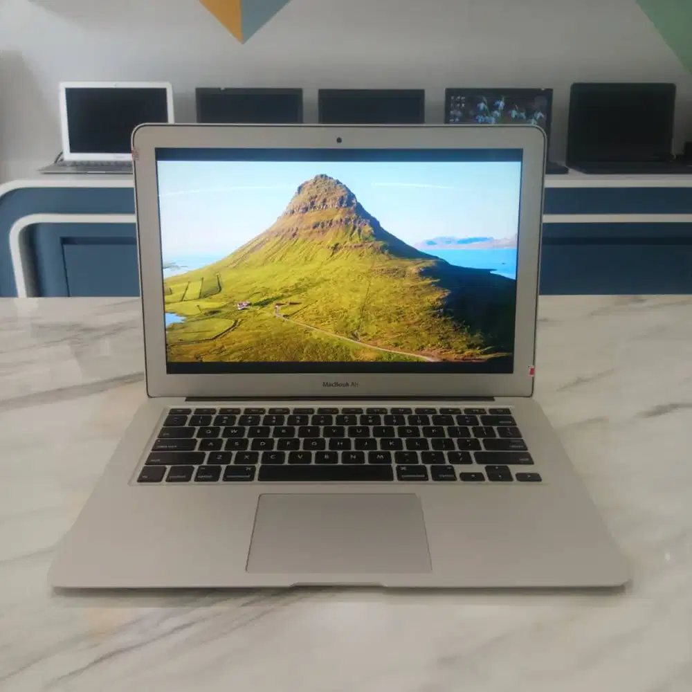[MB07 Macbook Air] Laptop Desain i7 8GB 256GB Cocok Untuk Pelajar