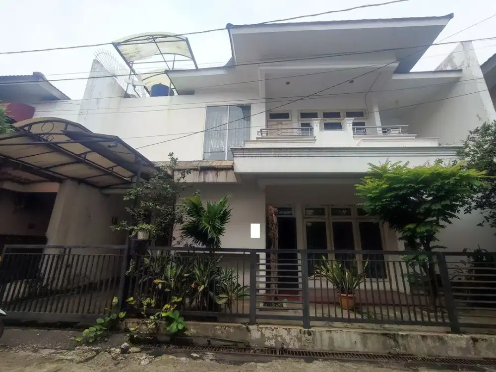Rumah 2 Lantai Luas di Townhouse Delapan Depok Harga Nego J-21789
