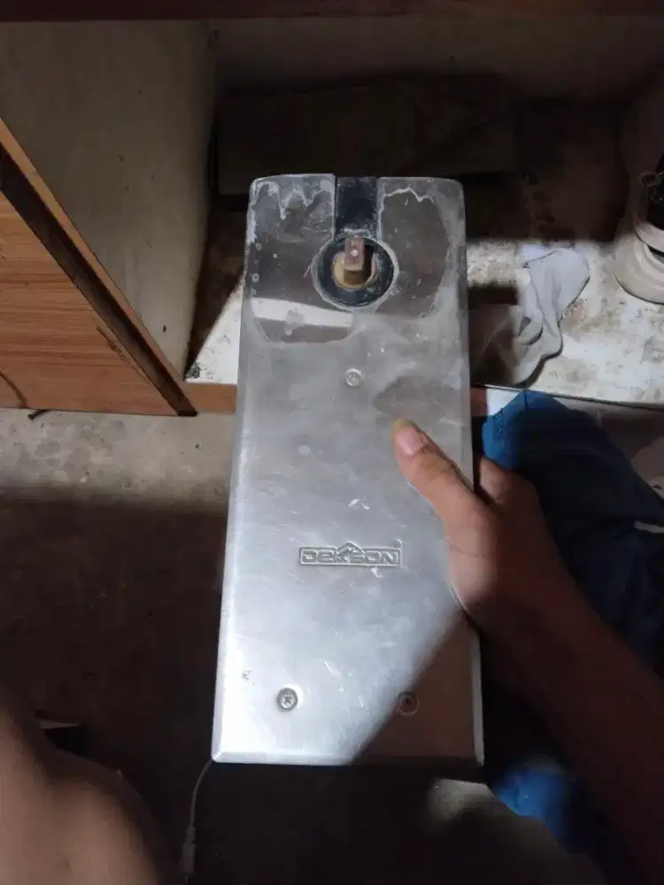 DOOR HINGE DEKSON