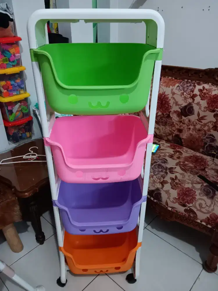Rak Boneka Warna Warni