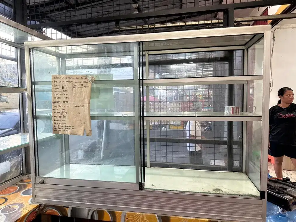 Etalase kaca 2tingkat