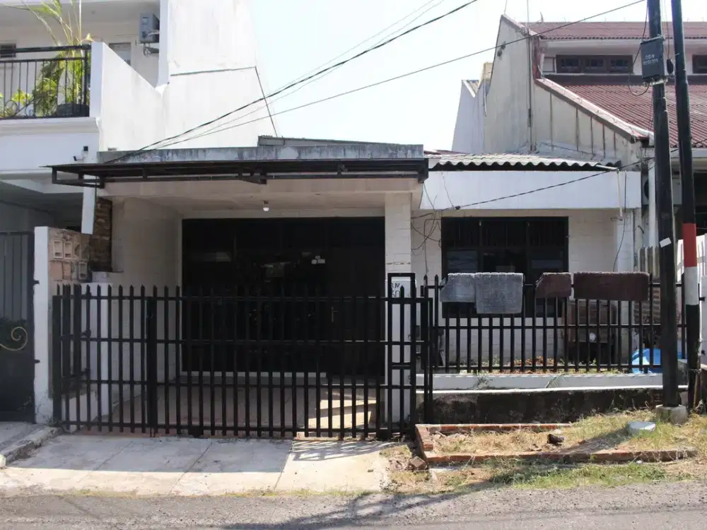 Rumah Terawat 4 KT 10 Menit ke Stasiun Klender SHM Hadap Timur J-18300