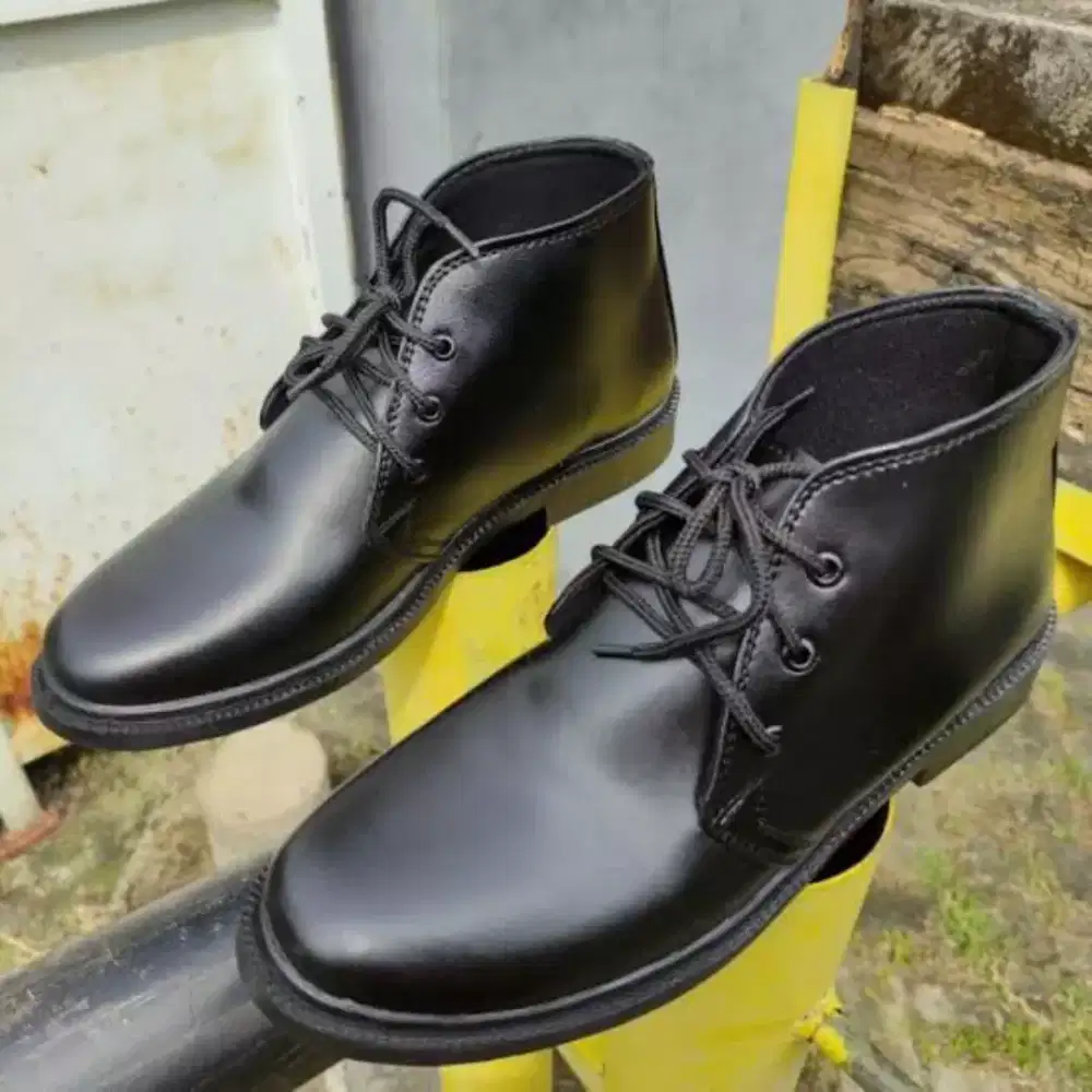 Sepatu kerja securty