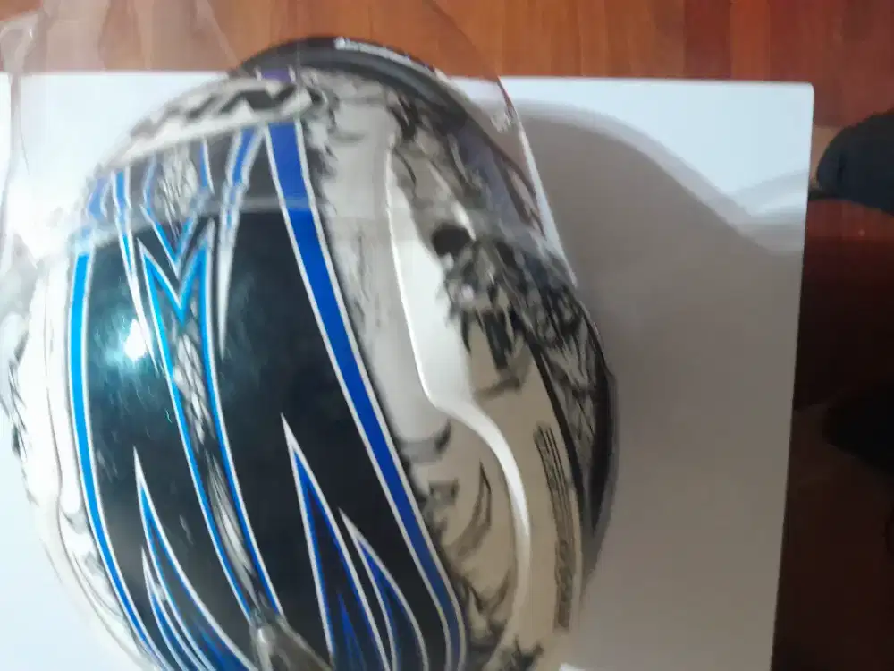 NkRI kondisi helm nya masih baru jarang dipakai masi mulus amat dah