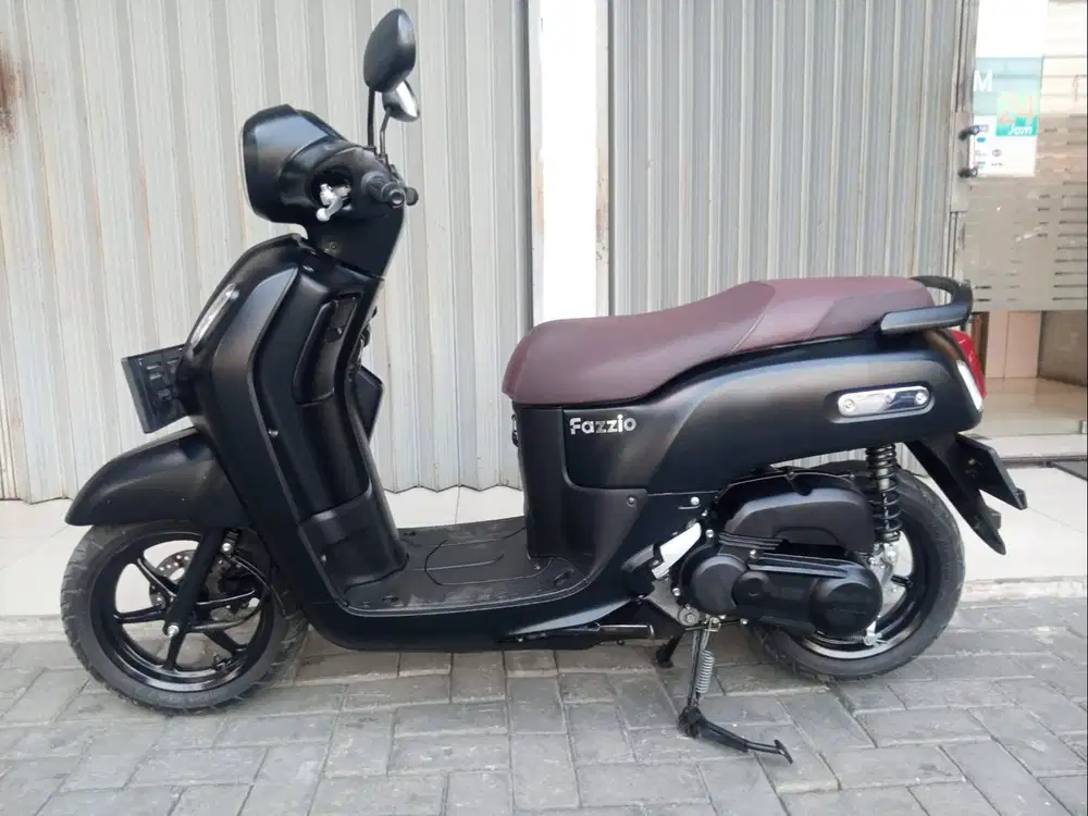 YAMAHA FAZZIO LUX 2023 HITAM