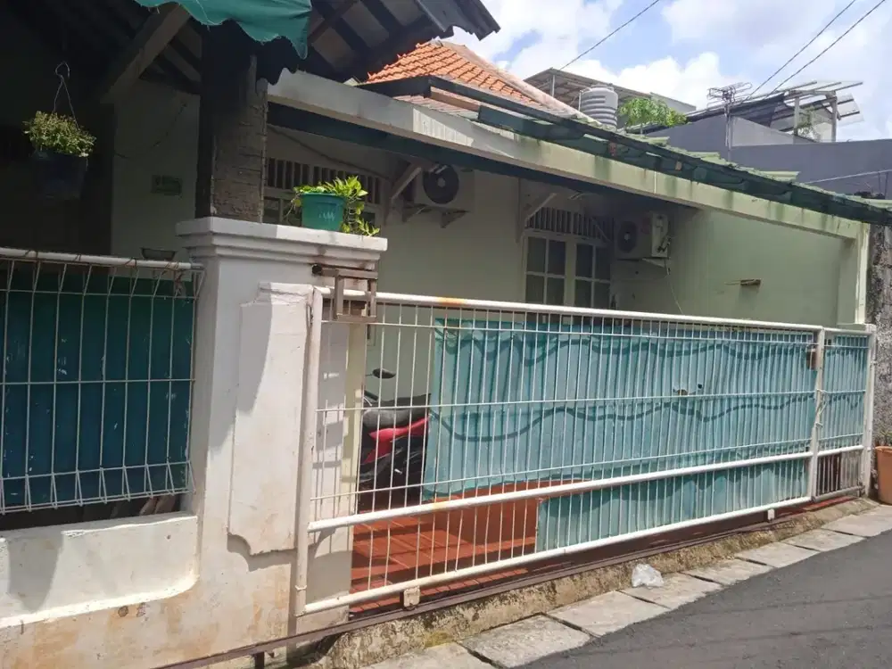 Rumah Strategis Dekat Stasiun LRT Jatibening Baru Hadap Utara J-30467