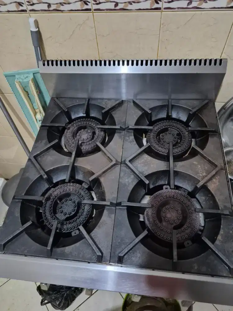 Kompor 4 tungku cocok untuk usaha