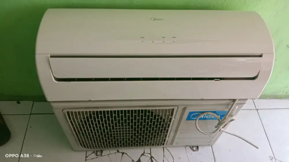 AC Midea 1/2pk / bisa tukar tambah