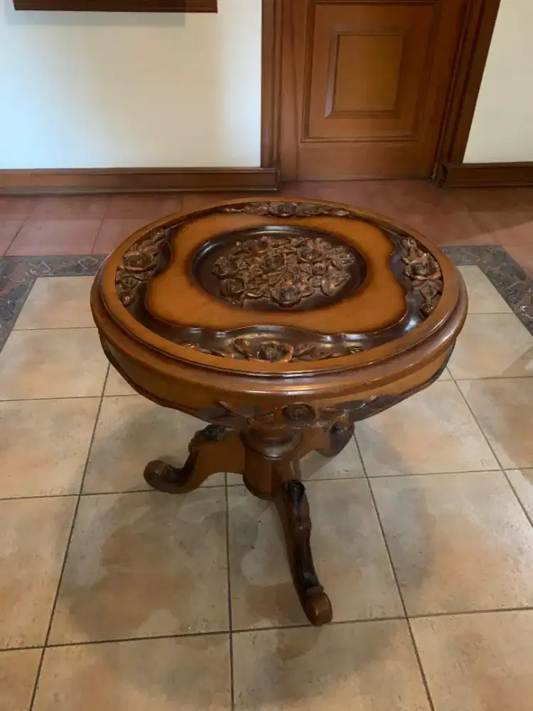 Meja ukiran bunga kayu jati