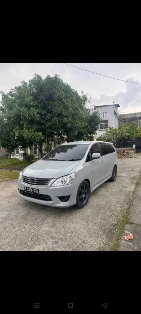Kijang Innova 2012