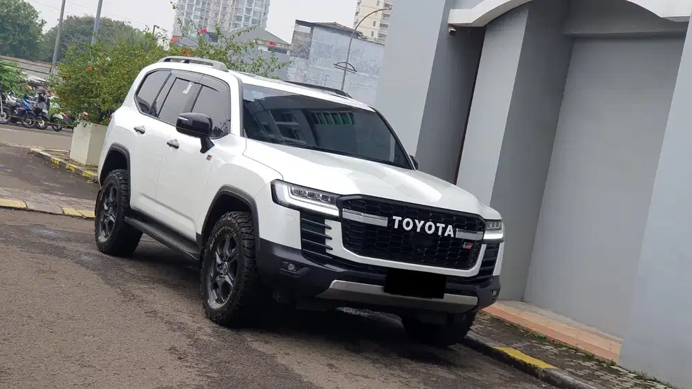 Toyota Land Cruiser LC300 GR-S VXR 2024