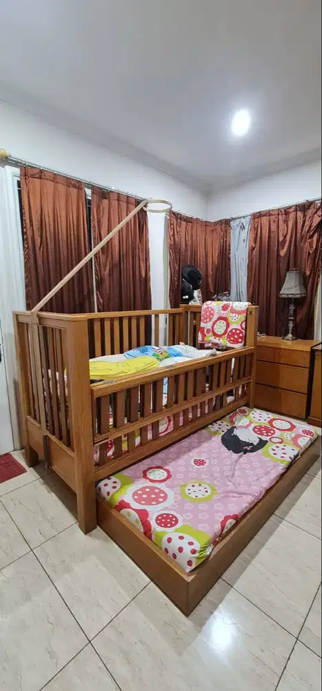 Ranjang / Dipan Jati Solid, 2 tingkat.