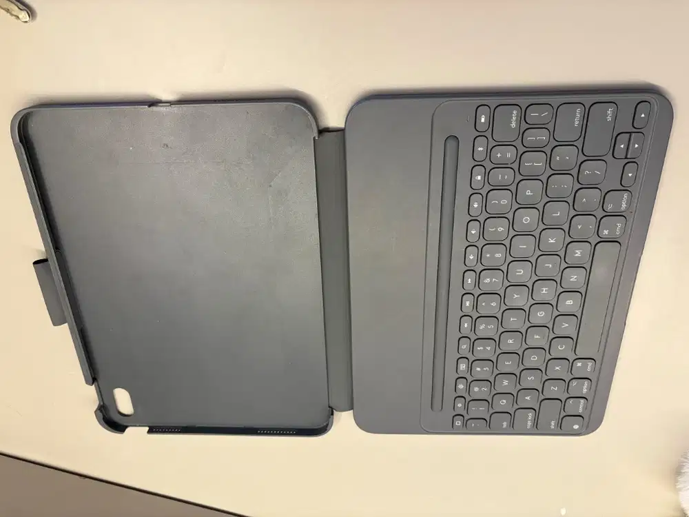 Logitech Slim Folio for iPad 10th Gen - Grey