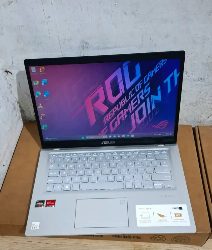 Asus Vivobook M415DA
Ryzen 3 Ram 8 SSD 512 FHD