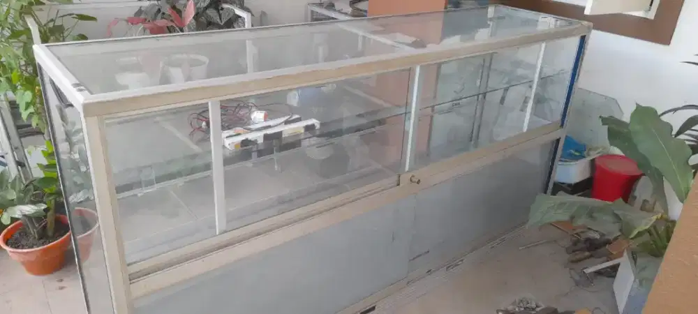 Etalase kondisi bagus