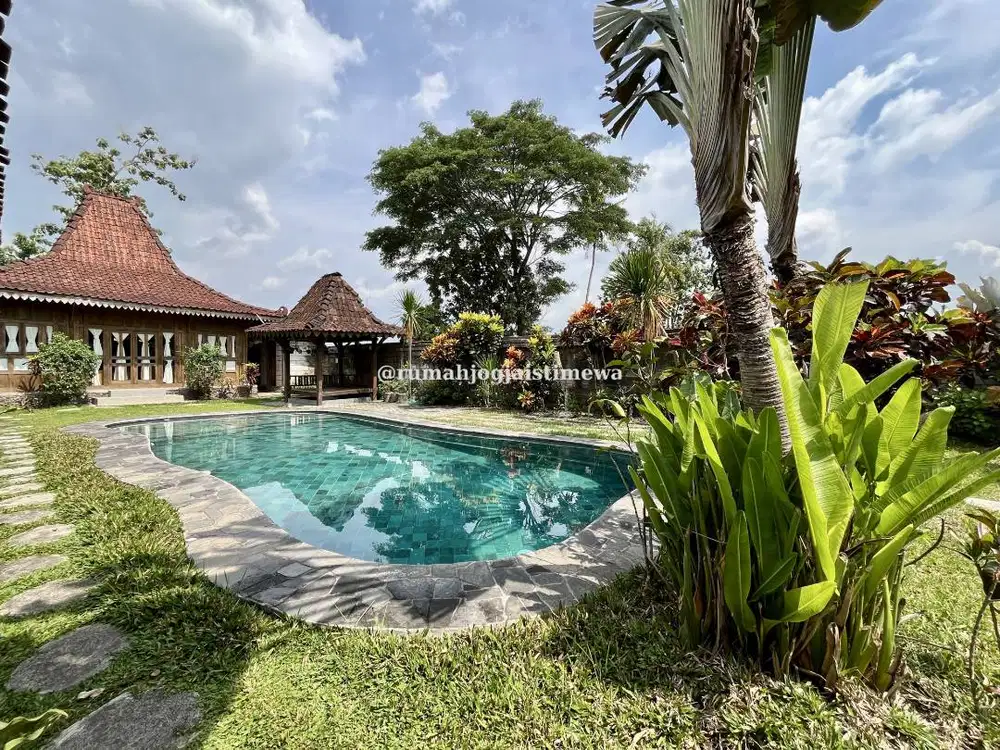 Joglo Limasan Dengan Kolam Renang di Wedomartani JL Tajem