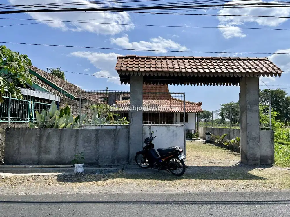 Rumah Limasan Suasana Asri Dengan Tanah Luas di Berbah
