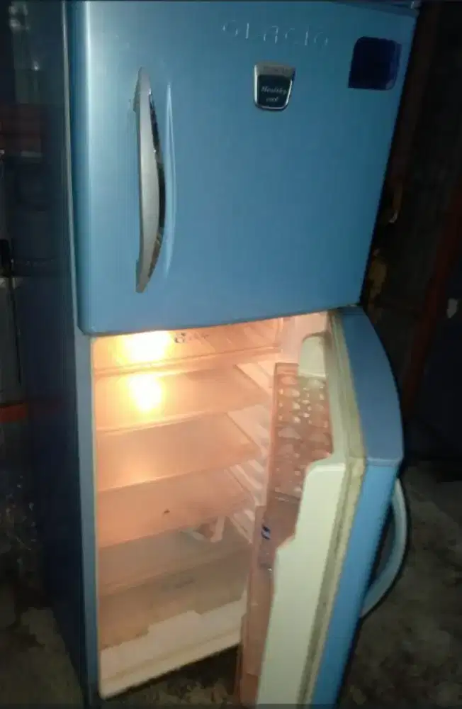 Kulkas 2 pintu toshiba GLACIO