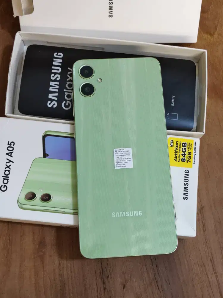 Samsung A05 6/128 bekas resmi lengkap (non adaptor )