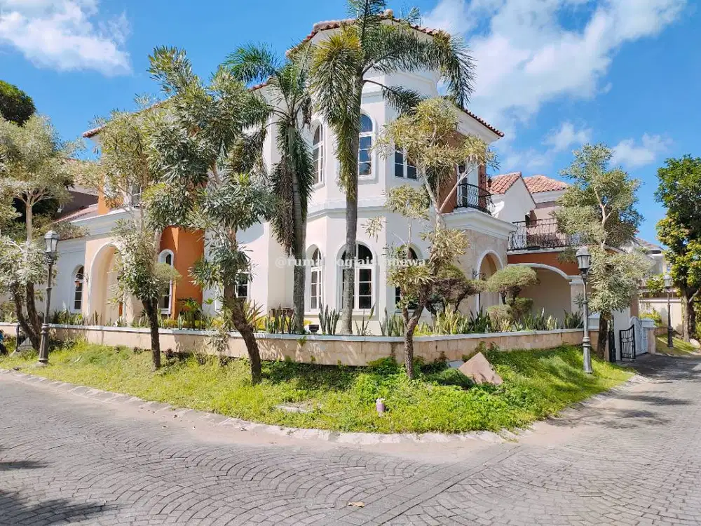 Rumah Dalam Perumahan Elit Casa Grande Lingkungan Bagus