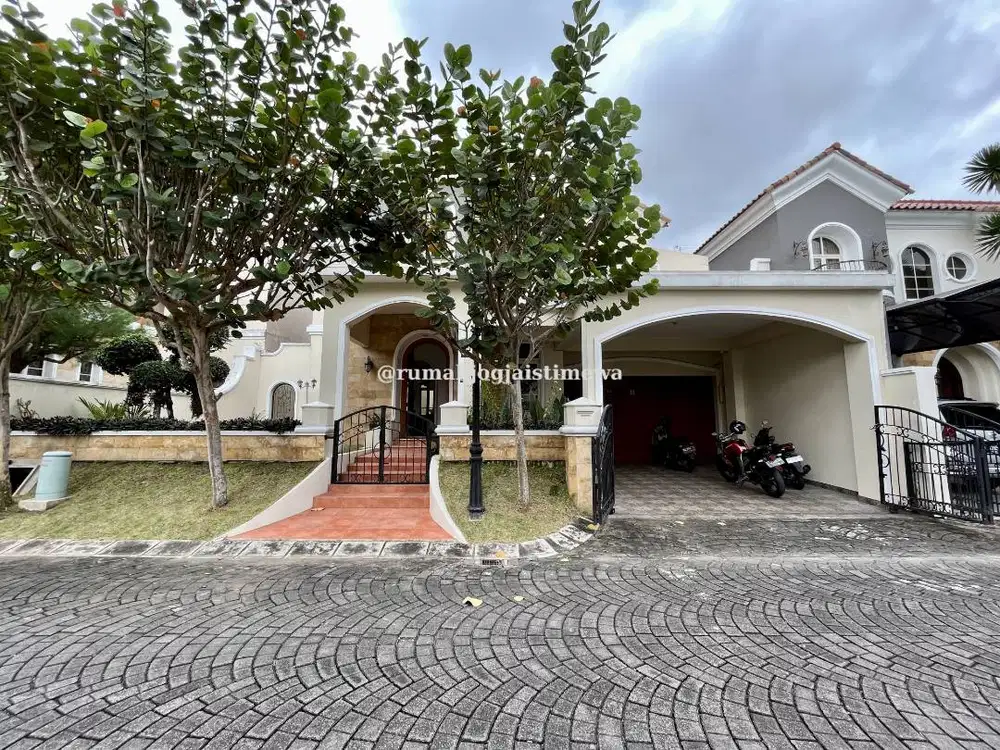 Rumah Mewah Dalam Perumahan Elit Casa Grande Dekat UPN Maguwoharjo