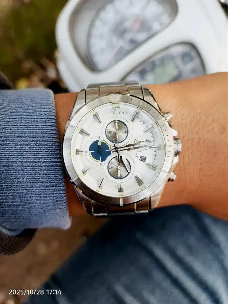 Jam alexandre christie warna spesial