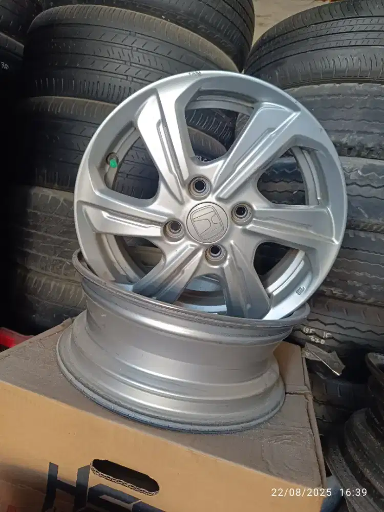 Dijual Cepat Velg Standard Honda Brio Satya 2017