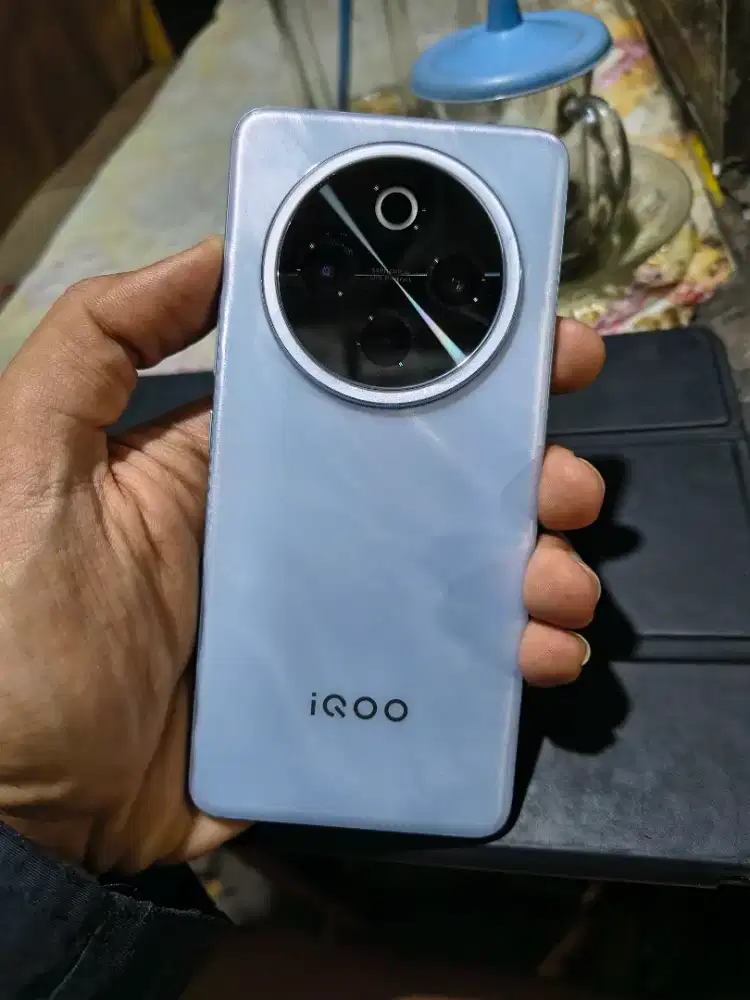Iqoo Z10 silver 8/128 garansi panjang