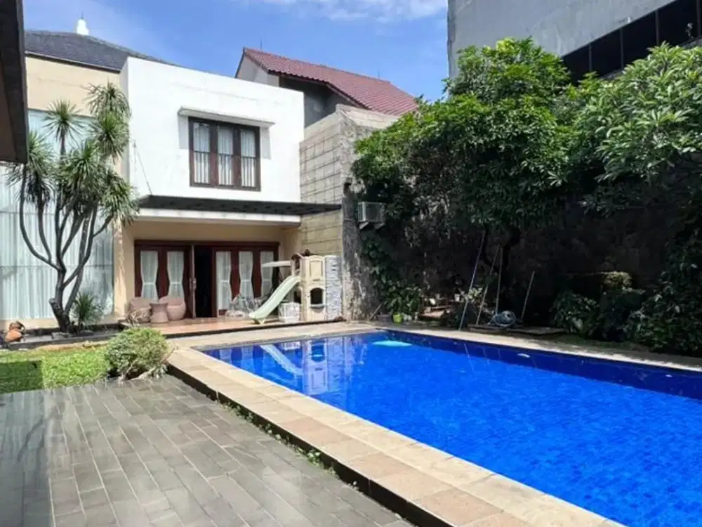 Dijual Cepat Rumah 2 Lantai di TB Simatupang, Jakarta Selatan. Ada Privat Swimming Pool dan Paviliun